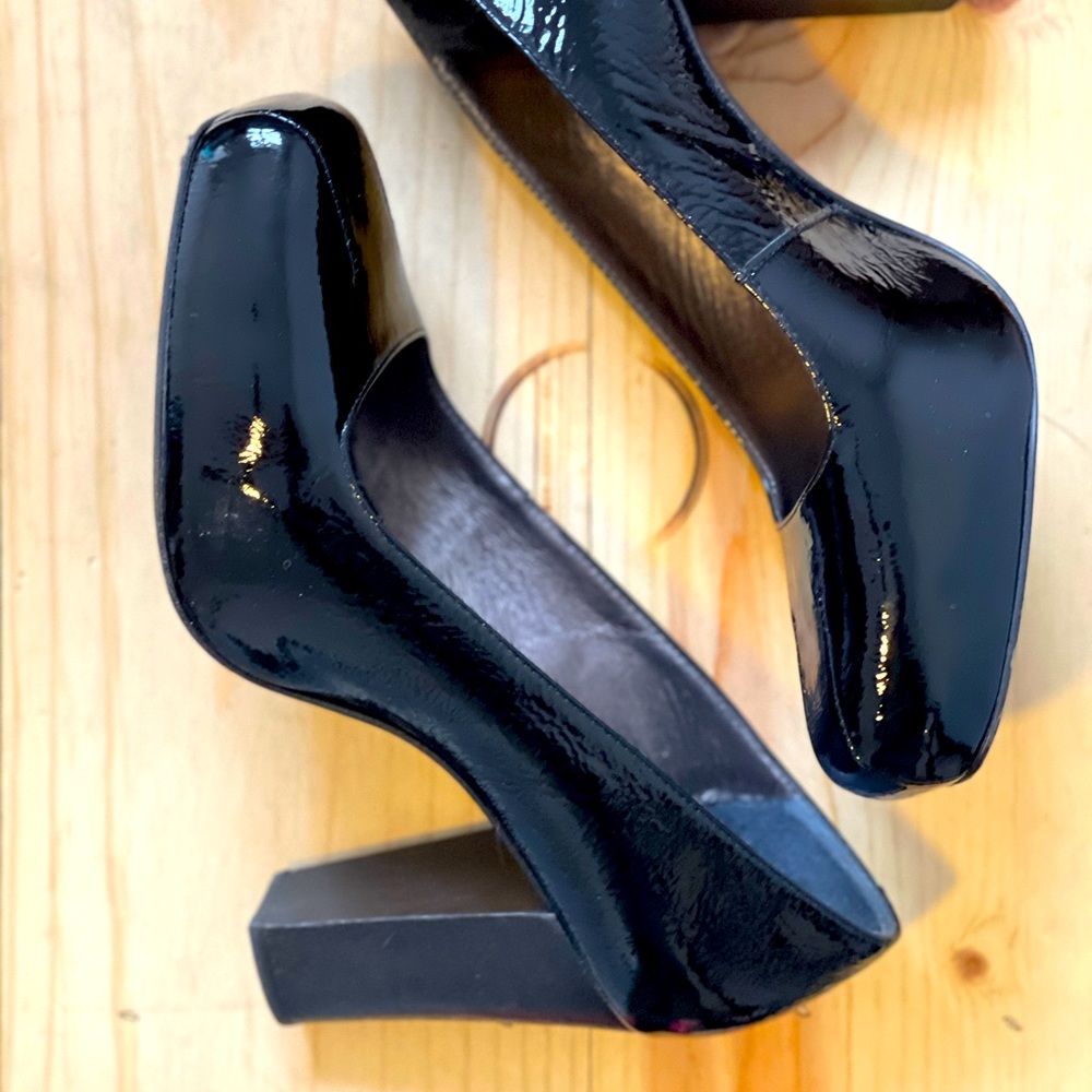 POUR LA VICTOIRE Black Patent Pump Size 8.5
